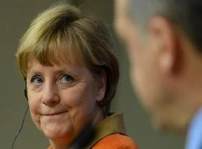 Almanya Başbakanı Merkel sel bölgelerinde