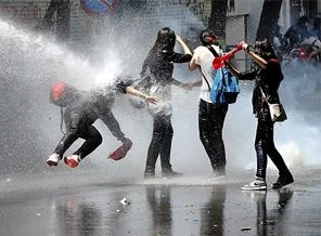 Ankara'da polis ile eylemciler arasında çatışma