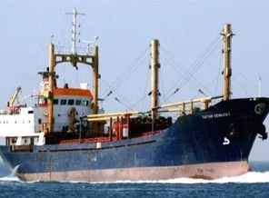 Antalya'da yük gemisi battı