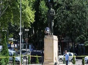 Atatürk Anıtı'nı ateşe verecekti