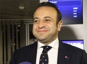 Bağış'tan güldüren 'duran adam' yorumu