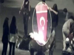 Bayrak yakan şahıs da gözaltında
