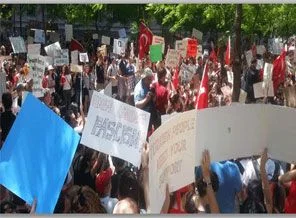 Bir grup daha Gezi eyleminden çekildi