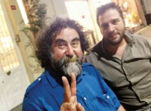'Boş karizmayı en kolay mizah patlatır'