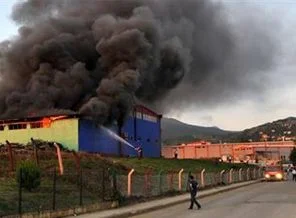 Boya fabrikasında yangın