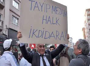 Bu korkunç pankartı taşıyan bir CHP'li!