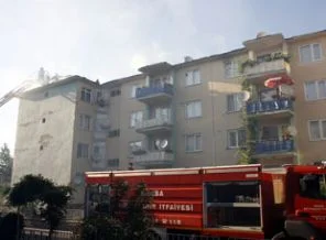 Bursa'daki yangın 36 daireyi boşalttırdı