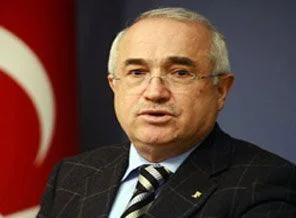Cemil Çiçek başörtü sorununu örnek gösterdi