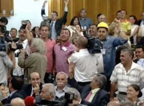 CHP grubunda Zıplamayan Tayyipçi sloganı