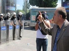 CHP'li vekil Levent Gök polise küfür etti