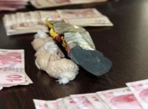 Cips paketinden eroin çıktı