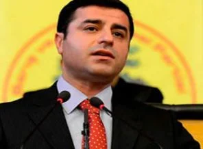 Demirtaş: Bahçeli armut gibi ortada kalacak!