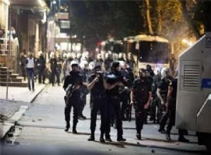 Divan Oteli önünde yeni müdahale