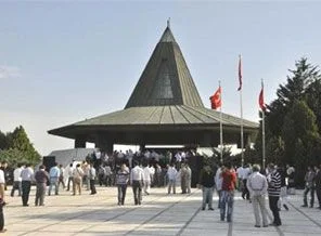 "Dün camilerde ezan Arapça okundu"