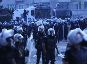 Dünya basını Taksim Meydanı'na polis müdahalesini manşetten verdi
