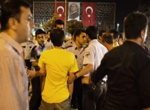 Duran adamların suçu: Durarak polise direnme