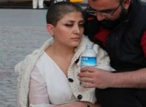 'Duran kadın' bayıldı