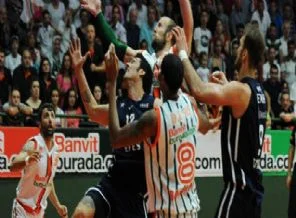 Efes'i deviren Banvit finale uçtu