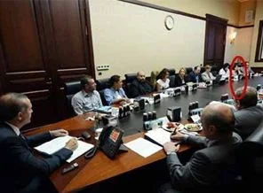 Erdoğan'ın masasındaki gazeteci de gözaltına alındı