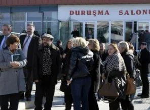 Ergenekon'da tutuklulukların devamına..