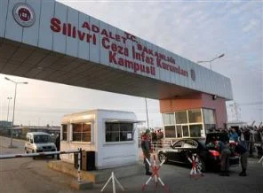 Ergenekon sanıklarından eylemcilere destek