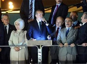'Gazeteci, sanatçı ve siyasetçiler kışkırttı, bu eylem derhal son bulmalı'