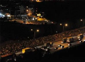 Gazi mahalleliler TEM'i kapattı
