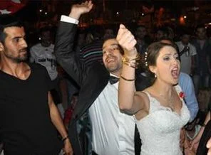Gelin ve damattan Gezi'ye ziyaret