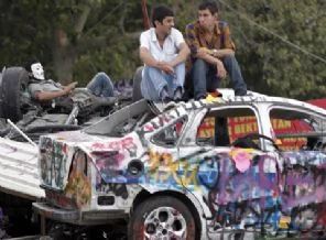 Gezi'deki hurda araçlar ilgi odağı oldu