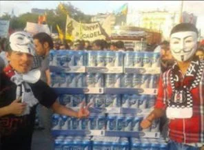 Gezi eylemcilerine bu biraları kim dağıttı?