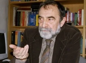 Gezi olayları nedeniyle Akil İnsan görevinden istifa etti