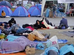 Gezi Parkı 13'üncü gün temizlik ve kahvaltıyla başladı