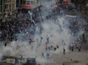 Gezi Parkı müdahalesi trafiği felç etti