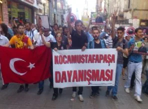 Gezi Parkı'na karanfil eylemi...