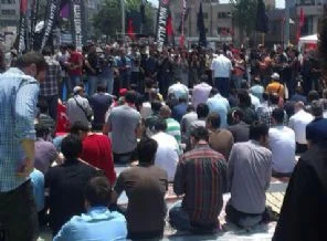 Gezi Parkı'nda Cuma namazı