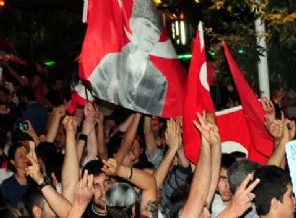 Gezi Parkı'nda 'laik' genç anketi