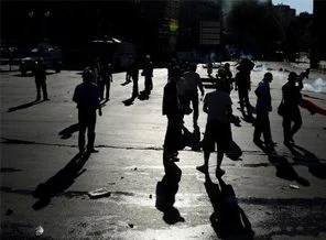 Göstericiler Ak Parti binasına girdi