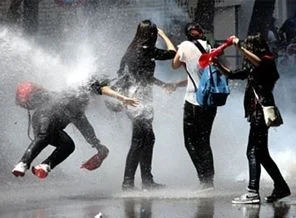 Gündem Çocuk Derneği'nden gözaltındaki 18 yaş altındakilere çağrı
