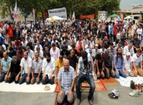 İhsan Eliaçık'tan şaşırtan twit: Ak Parti annemdir