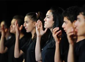 İşitme engellilerden işaret diliyle konser