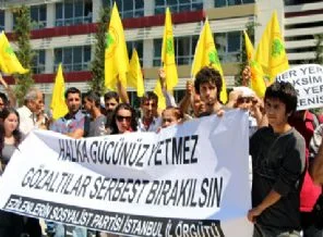 İstanbul'da gözaltılara Emniyet önünde protesto