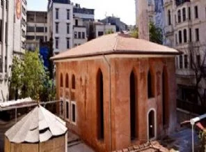 İstiklal Caddesi esnafı camisini bekliyor