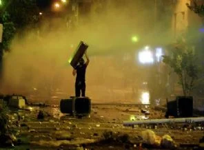 İzmir'de iki kişi plastik mermiyle vuruldu