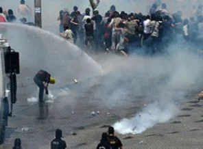 İzmir'de olaylar sabaha kadar sürdü: 92 gözaltı