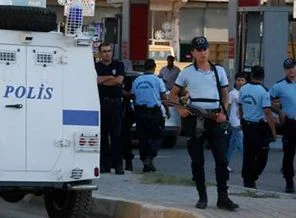 İzmir'de 'sosyal medya' operasyonu: 25 gözaltı