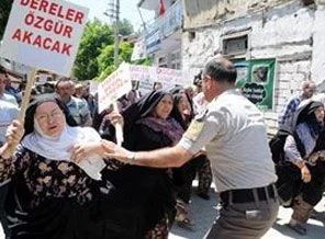 Kadınların içme suyu tepkisi