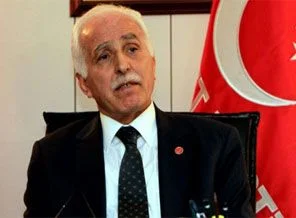Kamalak'ın eşi başörtülü girince dava ertelendi