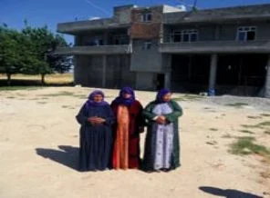 Kan davası köy boşalttı