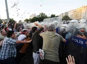 'Karanfilli eylem' zanlıları serbest