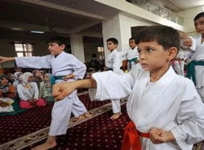 Kur'an kursunda karate de öğreniyorlar